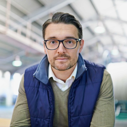 confidence in managing the factory floor 8492NM6