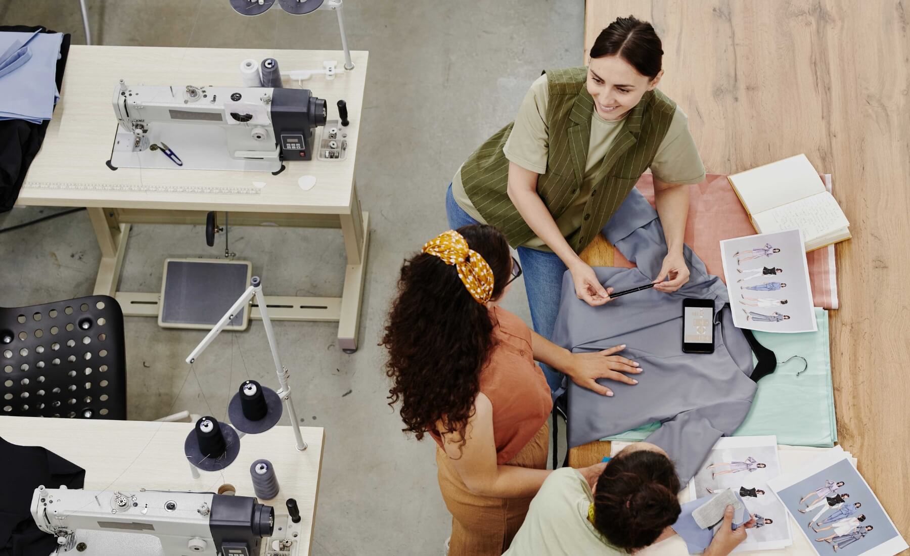 group of contemporary seamstresses discussing new HTBLZU2